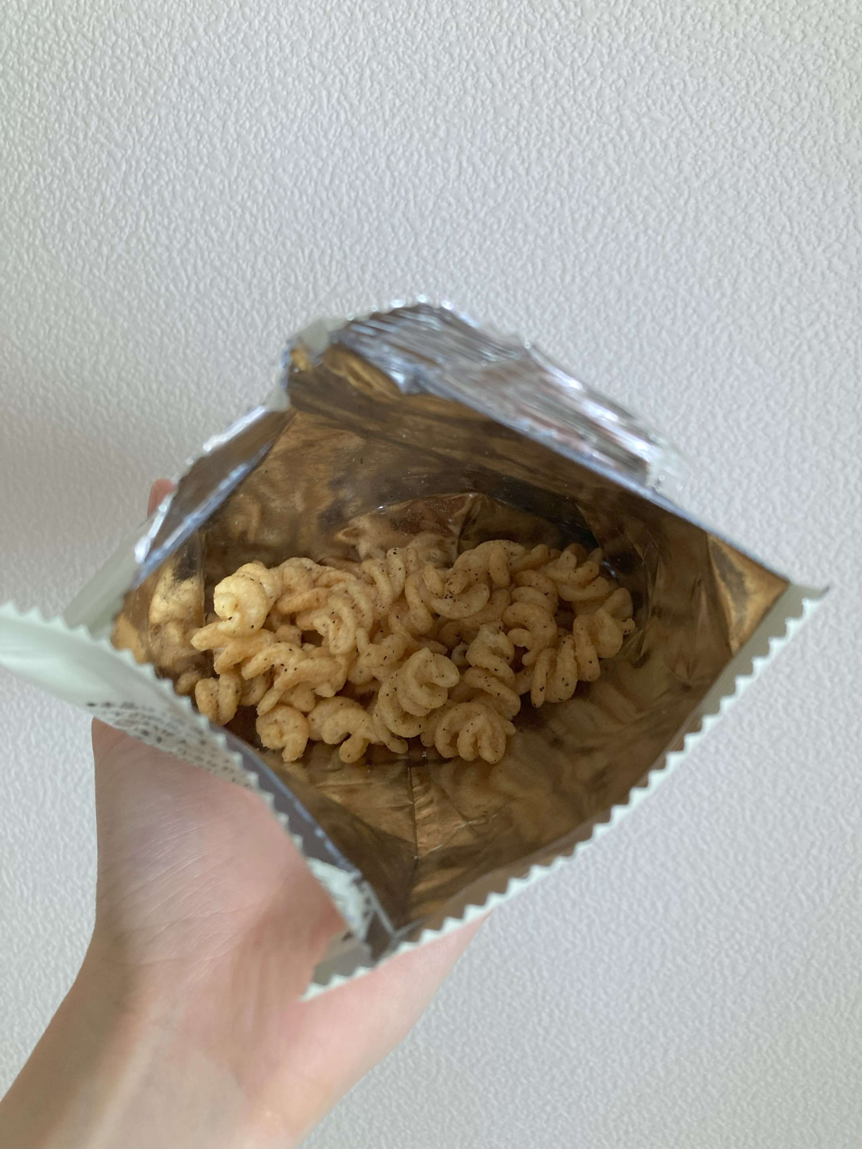 無印良品のブラックペッパー味パスタスナック